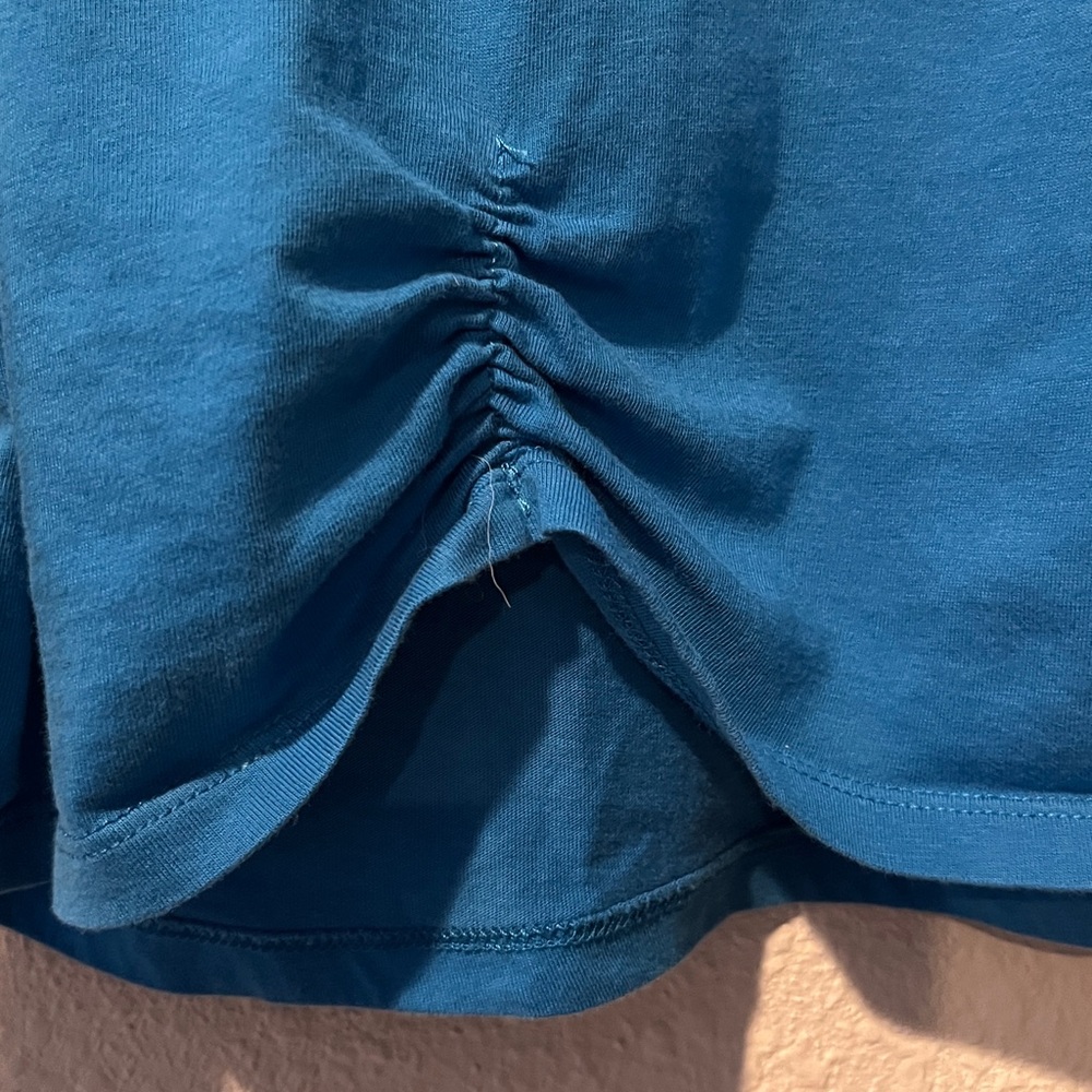 Zara Teal Puff Sleeve Ruched at Waist Crop Top
100% cotton
Sz M - Picture 12 of 12